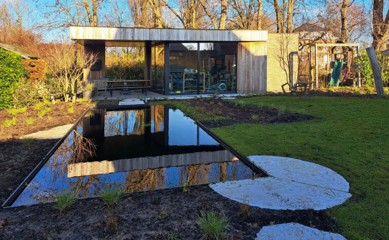 Greenarchitects stefaan willems landschapsarchitect melle modern bijgebouw glazenwand gepolierde beton zwemvijver filterbak buro basiel 50