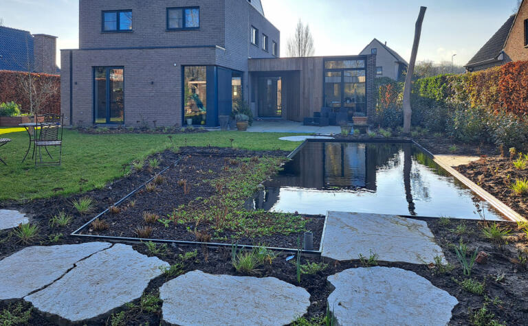 Greenarchitects stefaan willems landschapsarchitect melle modern bijgebouw glazenwand gepolierde beton zwemvijver filterbak buro basiel 53